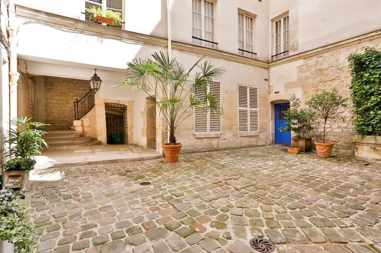 Sweet Home Le Marais, Place Des Vosges 4Pers! Paris Apartment